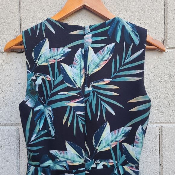 Black Halo | Nora Tropical Leaf Sheath Dress Size 2 - Picture 9 of 14